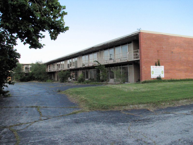 Abandoned Holiday Inn in Springfield, MS